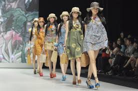 Tren Mode Indonesia 2025: Dari Fashion Berkelanjutan hingga Kebangkitan Motif Tradisional